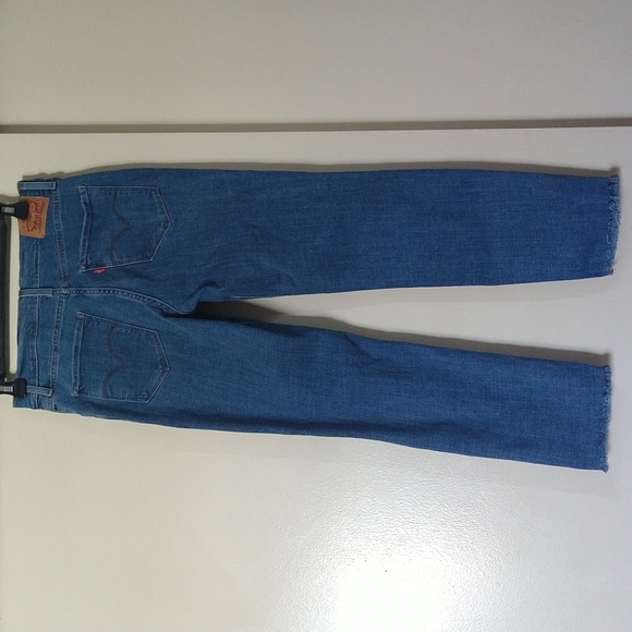 Levi's 724 High Rise Straight Leg Crop Jeans Mid Blue Wash Size 28 - Picture 5 of 17
